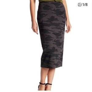 Sanctuary camo skirt NWOT